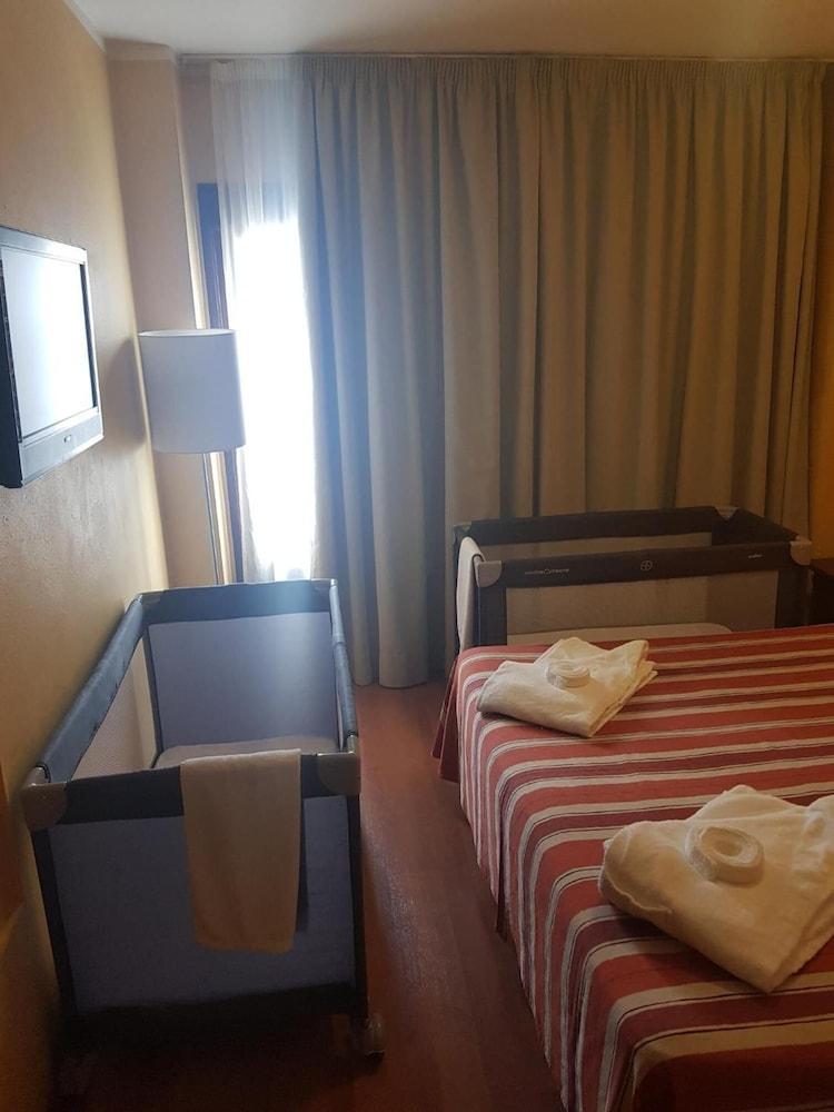 Apartamentos Parot Quality ซานตาเอวเลเรียเดสริว ภายนอก รูปภาพ