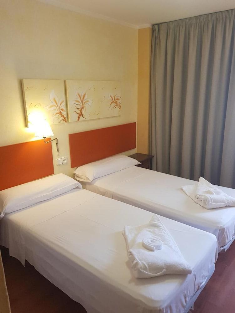 Apartamentos Parot Quality ซานตาเอวเลเรียเดสริว ภายนอก รูปภาพ