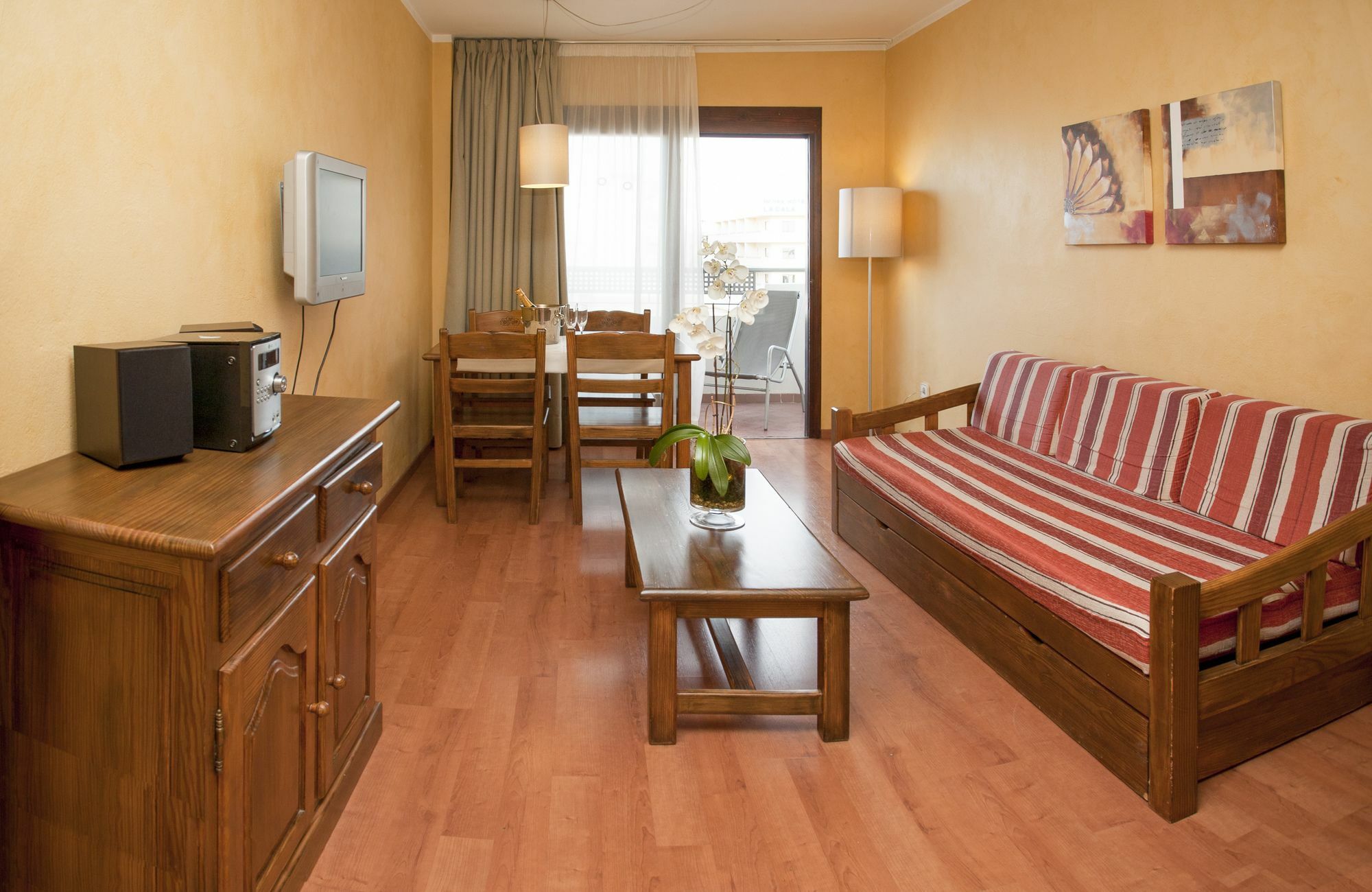Apartamentos Parot Quality ซานตาเอวเลเรียเดสริว ภายนอก รูปภาพ